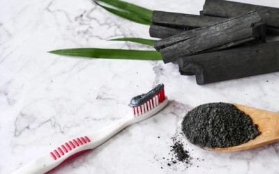 KEM ĐÁNH RĂNG THAN HOẠT TÍNH – CÓ THỰC SỰ TỐT NHƯ LỜI ĐỒN?